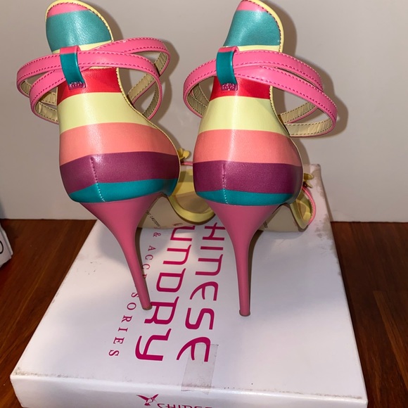 Chinese Laundry floral 2-piece sandal/rainbow heel - Picture 4 of 10